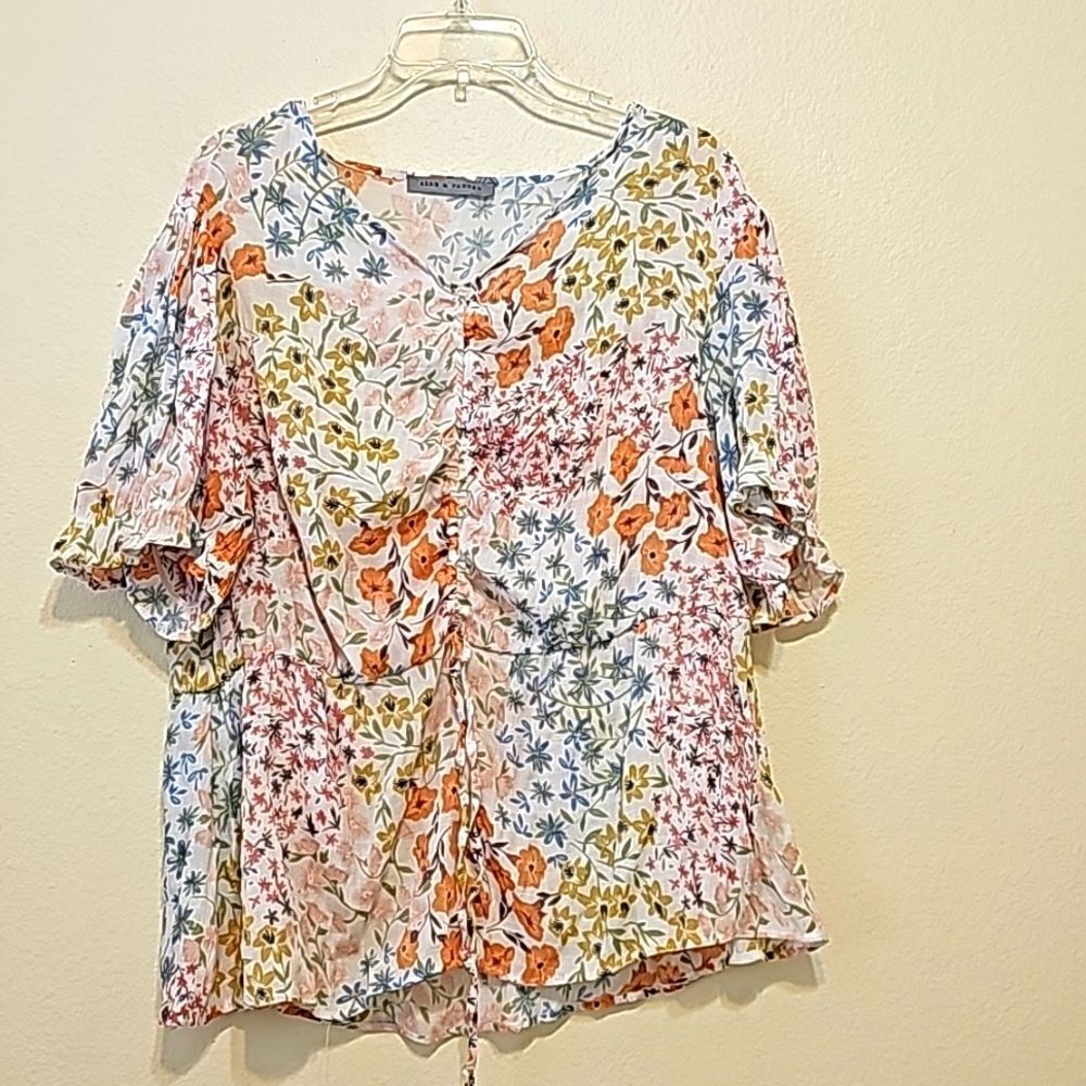 ALEX AND PARKER FLORAL TOP SIZE MEDIUM